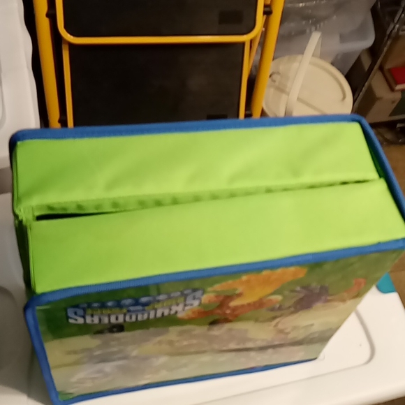Skylanders case with Skylander figures included used - Picture 4 of 7